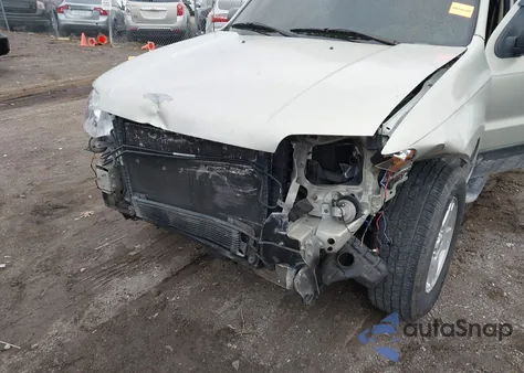 2005 Ford Escape Xlt из США, поврежденный, VIN 1FMCU03175KC43334